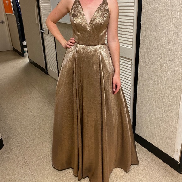 Formal gown - Picture 3 of 9